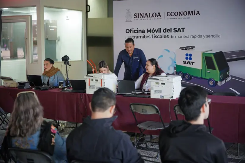 Oficina móvil del SAT en la planta baja de Palacio de Gobierno. Oficina móvil del SAT en la planta baja de Palacio de Gobierno. Foto: Cortesía.