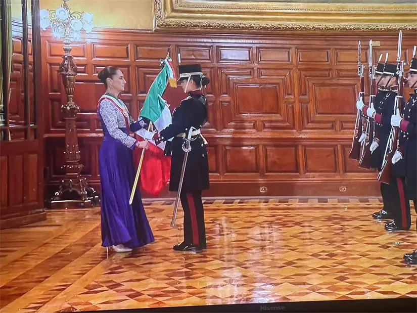 El bordado nahua de Tlaxcala que lució la presidenta en la ceremonia del 215 Aniversario