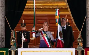 Claudia Sheinbaum sale balcón de Palacio Nacional y da el Grito de Independencia 