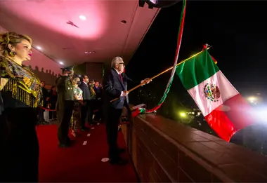 Rubén Rocha Moya encabeza el Grito de Independencia en Sinaloa con fervor ciudadano