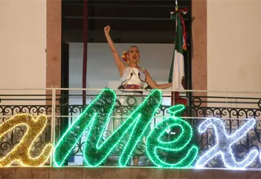 Estrella Palacios hace historia en Mazatlán al encabezar su primer Grito de Independencia como Presidenta Municipal