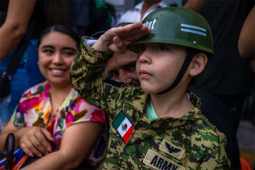 Niños muestran su admiración al Ejército Mexicano. Foto: Cortesía.