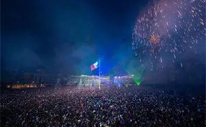 Fotos: El Zócalo capitalino se llena con 200 mil personas en el Grito de Independencia 2025