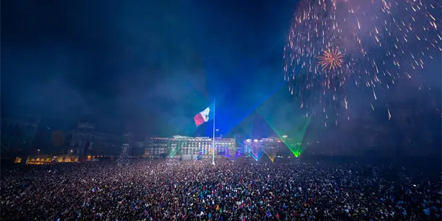 Fotos: El Zócalo capitalino se llena con 200 mil personas en el Grito de Independencia 2025
