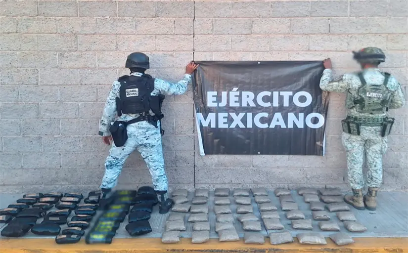 Dos choferes de Sinaloa son detenidos con metanfetamina y fentanilo en Hermosillo Esta es la droga asegurada por las fuerzas federales en el operativo. Foto: Cortesía