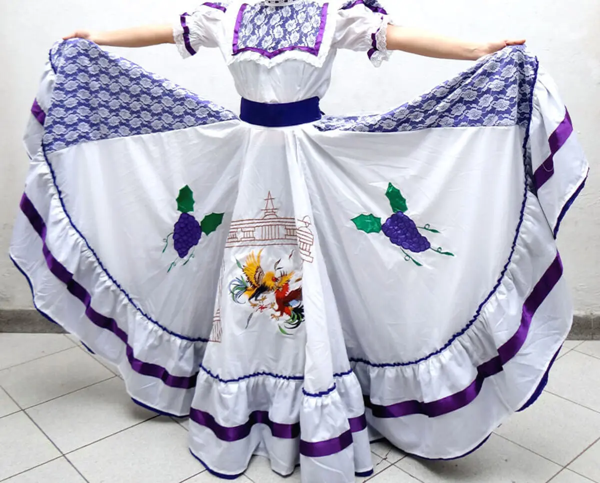 Estos son los detalles acerca del traje típico de Aguascalientes. Foto: Trajes regionales El Faraón.