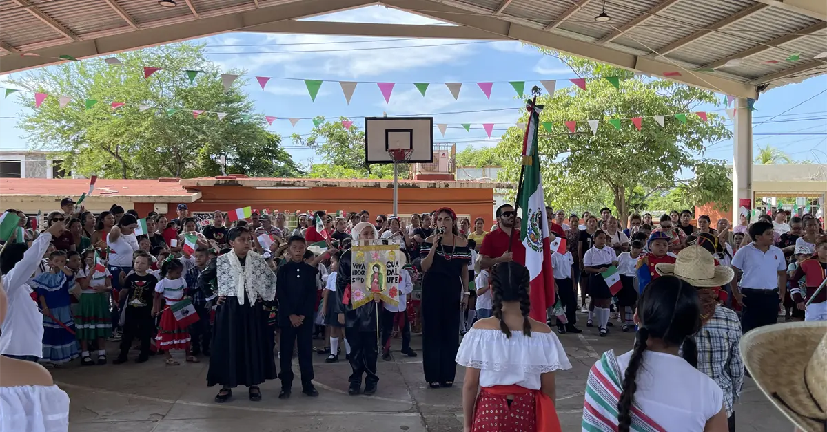 ¡Viva México! La comunidad escolar de la primaria Ricardo Flores Magón celebra en Mazatlán la Independencia nacional