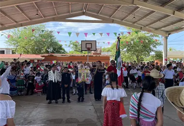 ¡Viva México! La comunidad escolar de la primaria Ricardo Flores Magón celebra en Mazatlán la Independencia nacional