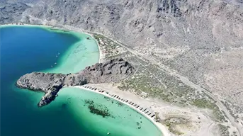El islote en forma de ballena con playas vírgenes en Baja California Sur, un destino imperdible