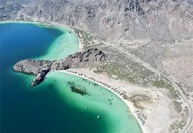 El islote en forma de ballena con playas vírgenes en Baja California Sur, un destino imperdible