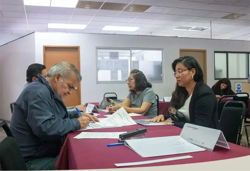 Ciudadanos renuevan su licencia de conducir. Ciudadanos renuevan su licencia de conducir. Foto: Cortesía.