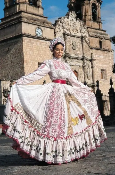 Estas son las características del traje típico femenino de Aguascalientes. Foto: Cortesía. 