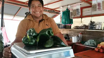 Con frutas y verduras, Víctor Manuel edifica una vida mejor para su familia en Culiacán