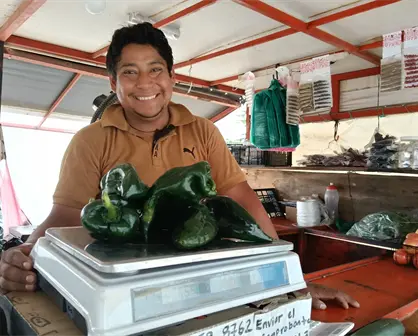 Con frutas y verduras, Víctor Manuel edifica una vida mejor para su familia en Culiacán