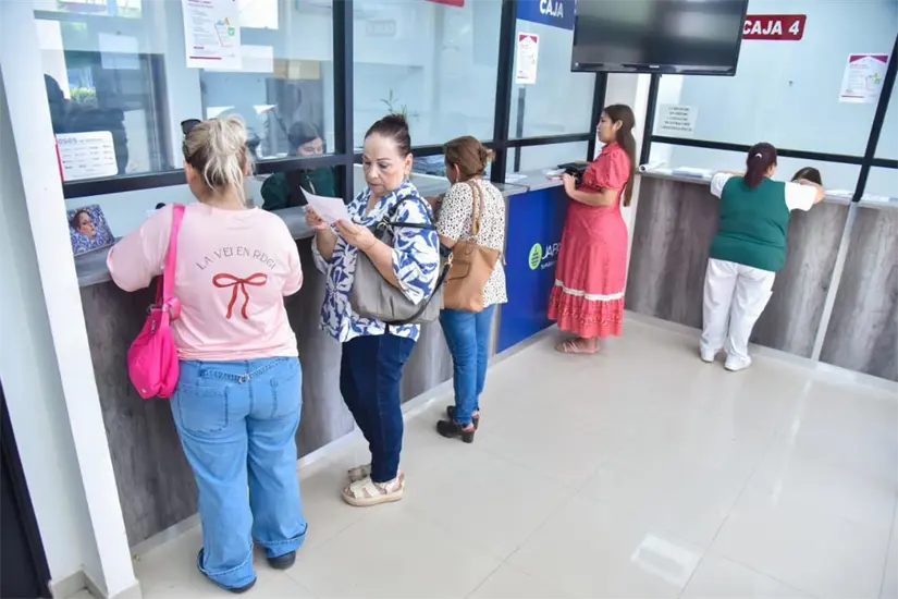 Contribuyentes realizan filas para sus pagos. Foto: Cortesía.