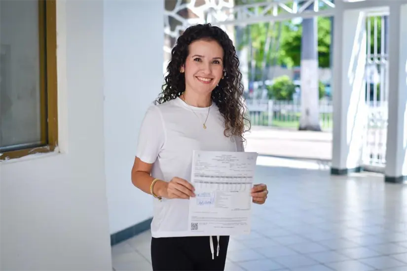 Vecina de Ahome acude a realizar pagos. Foto: Cortesía.