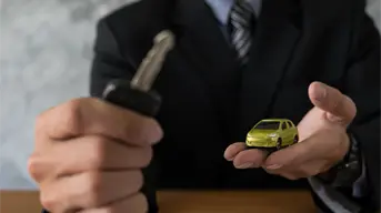 ¿Cómo saber a nombre de quién está un carro en Baja California?