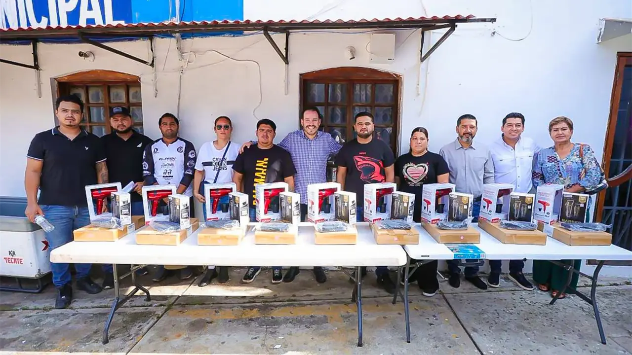 Emprendedores y microempresarios de Concordia reciben equipos. Foto: Cortesía.