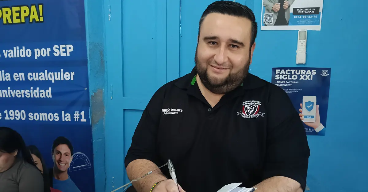 Ramón Inzunza tiene once años cambiando vidas desde la Prepa Abierta Siglo XXI en Navolato