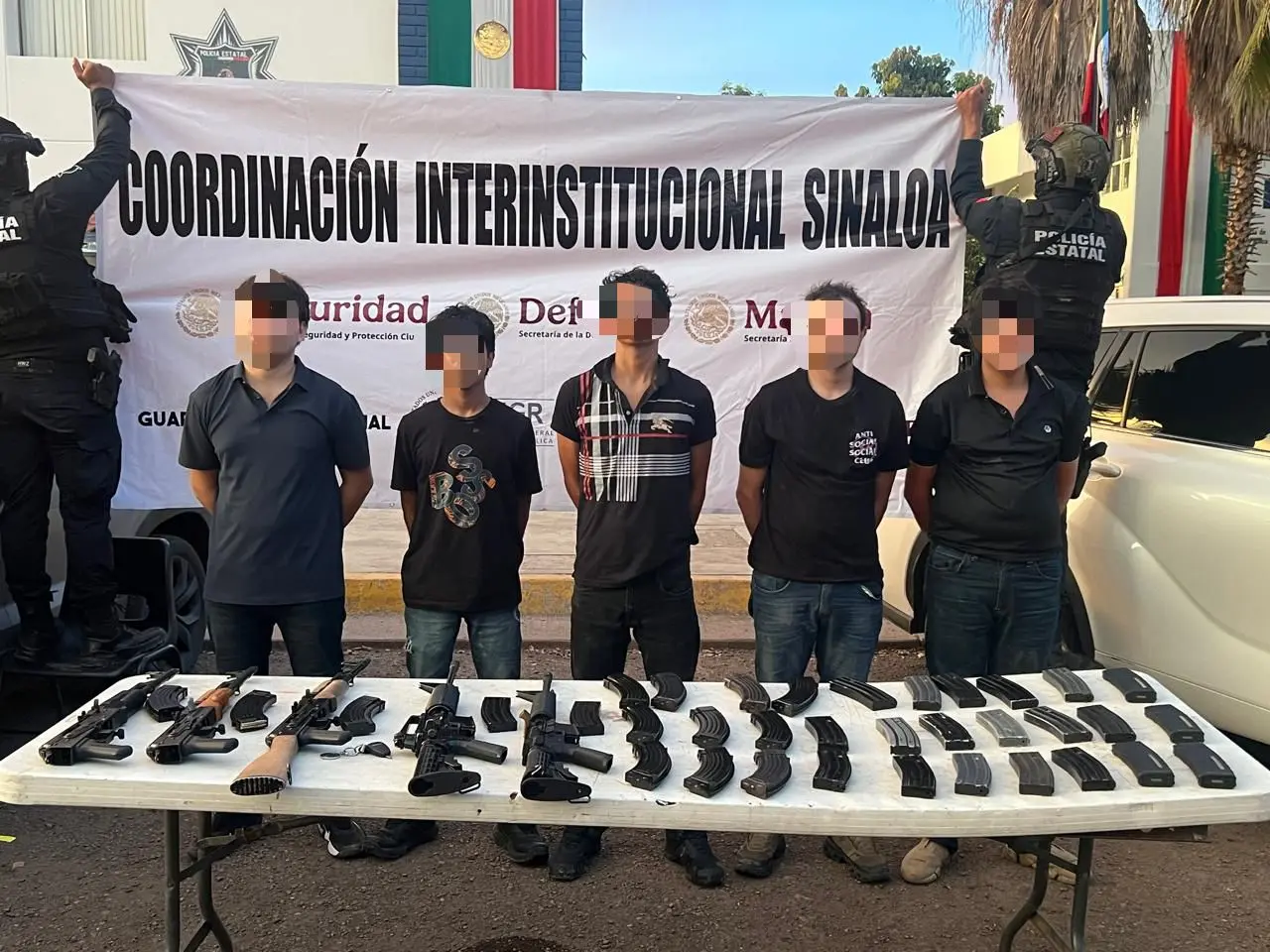 Dos menores entre los detenidos con armas y autos robados en Culiacán.