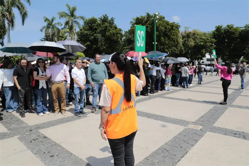 Evacuación en el Día Nacional de Protección Civil en Culiacán, Sinaloa. Evacuación en el Día Nacional de Protección Civil en Culiacán, Sinaloa.