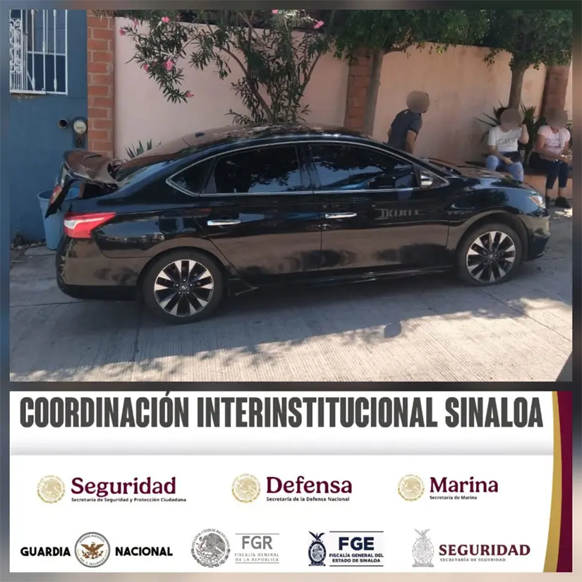 Nissan Sentra negro