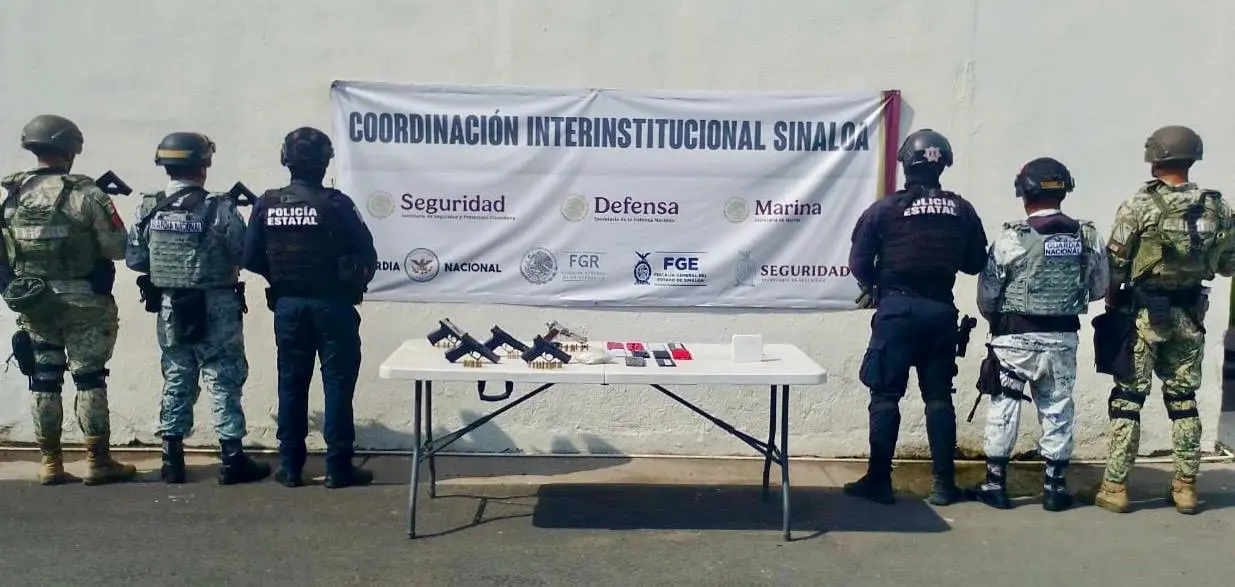 Operativo en el penal de Aguaruto en Culiacán deja decomiso de pistolas, marihuana y objetos prohibidos.