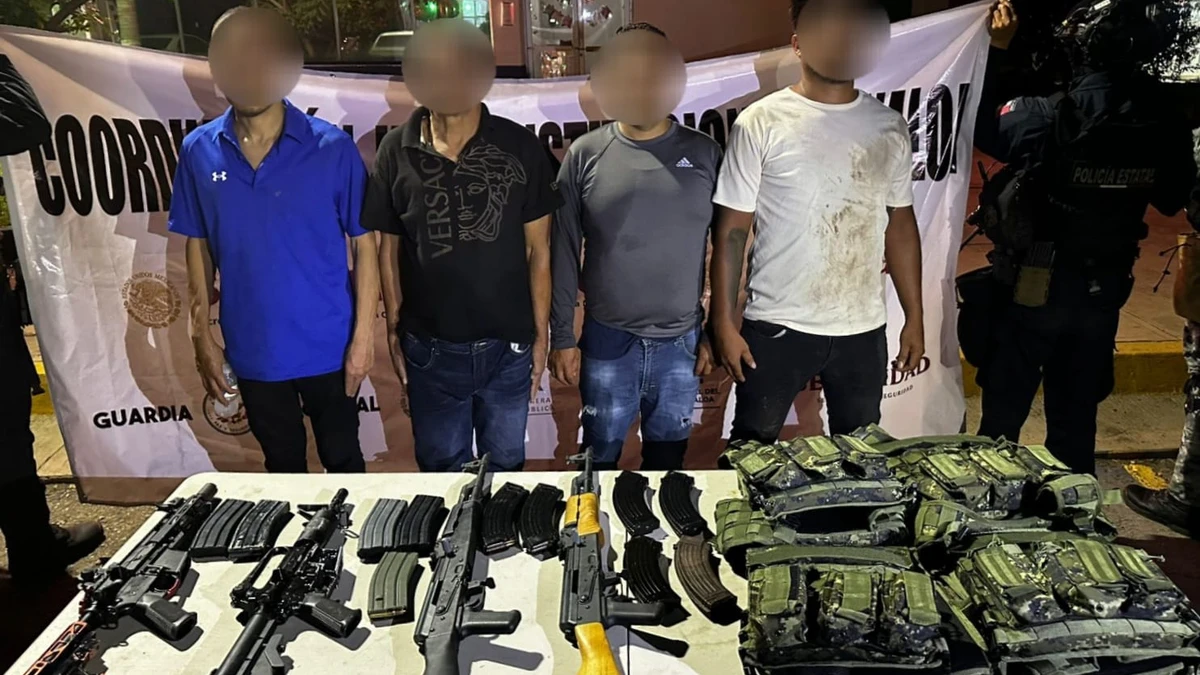 Denuncia anónima permite captura de civiles armados en Culiacán; aseguraron fusiles AK-47 y M16.