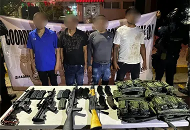 Aseguran a cuatro hombres armados con fusiles y equipo táctico en fraccionamiento Los Ángeles de Culiacán