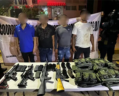 Aseguran a cuatro hombres armados con fusiles y equipo táctico en fraccionamiento Los Ángeles de Culiacán