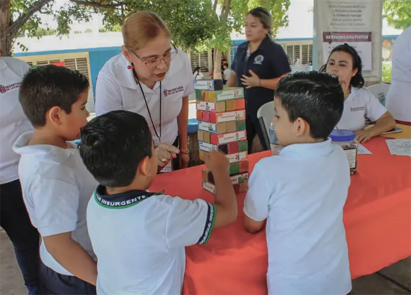 Feria de Servicios en Culiacán acerca valores y herramientas gratuitas a la niñez de Infonavit Cañadas. Feria de Servicios en Culiacán acerca valores y herramientas gratuitas a la niñez de Infonavit Cañadas. Foto: Ayuntamiento de Culiacán