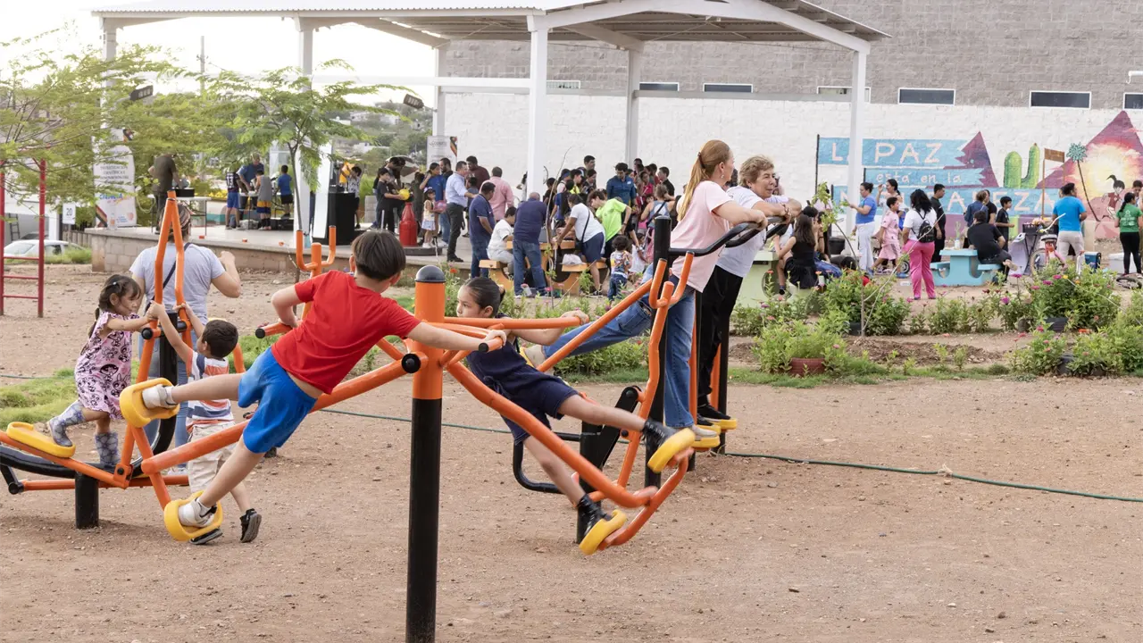Columpios, resbaladillas y pasamanos forman parte del equipamiento que el municipio de Culiacán fabrica para los parques de la ciudad. ¡Solicita el tuyo!