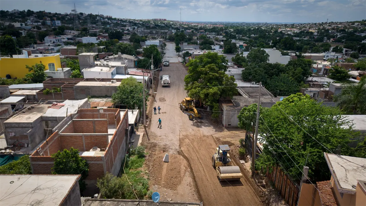 El Ayuntamiento de Culiacán y su Contraloría Social refuerzan la vigilancia de obras públicas en colonias populares, garantizando el uso correcto de los recursos.