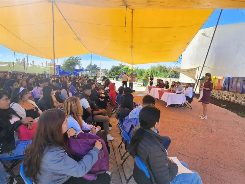 Entrega de Becas de Conectividad en Puebla.