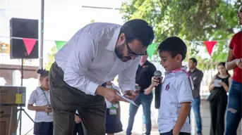 Niños del jardín de Niños en el Diez Culiacán, ya no sufrirán de calor, alcalde les entrega aire acondicionado 
