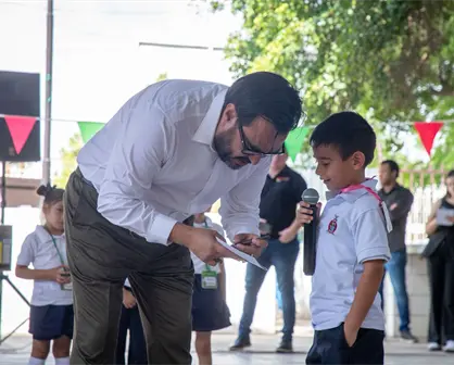 Niños del jardín de Niños en el Diez Culiacán, ya no sufrirán de calor, alcalde les entrega aire acondicionado 