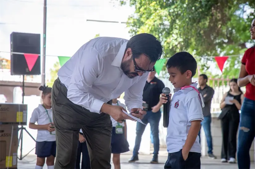 Compromiso con la educación alcalde de Culiacán escucha a la comunidad escolar