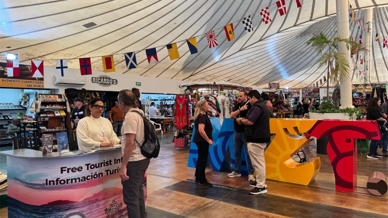 Con más de 2,600 visitantes recorriendo sus calles, Mazatlán vivió otra jornada exitosa de turismo internacional gracias al arribo del Navigator of the Seas.