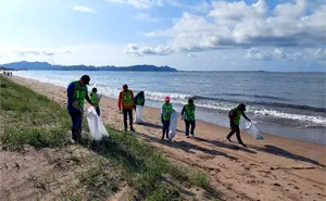 Gobierno de Ahome y voluntarios limpian playa El Maviri en Ahome