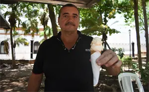 Cocos, nieves y raspados con historia. La vida de “Felipón” en la Catedral de Culiacán