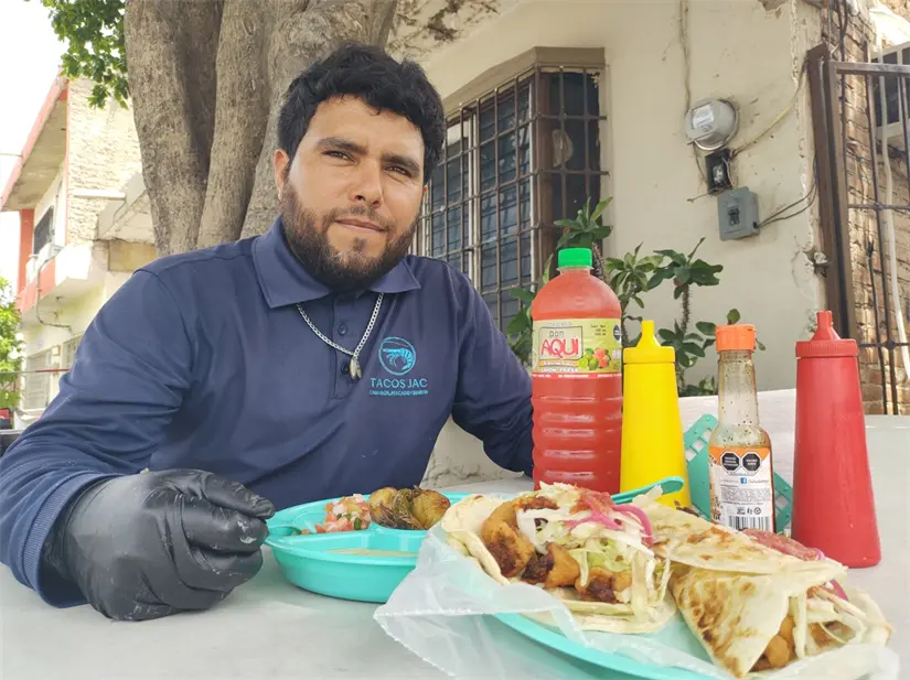Un ejemplo de resiliencia y pasión: La historia de Javier Alfaro y su negocio de sabor y esperanza. Foto: Juan Madrigal