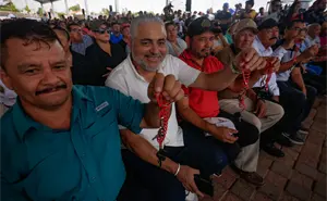 Pescadores de Navolato reciben pangas y motores para fortalecer su labor y cuidar las bahías
