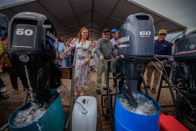 Los pescadores de Altata recibieron apoyo para motores marinos. Foto: Cortesía.