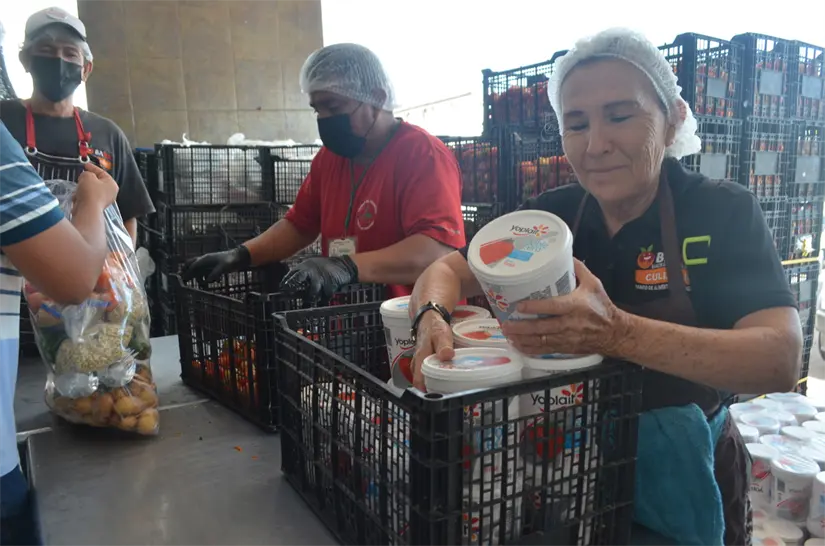 Voluntariado que inspira: Silvia Arana y su entrega en el Banco de Alimentos de Culiacán. Foto: Juan Madrigal