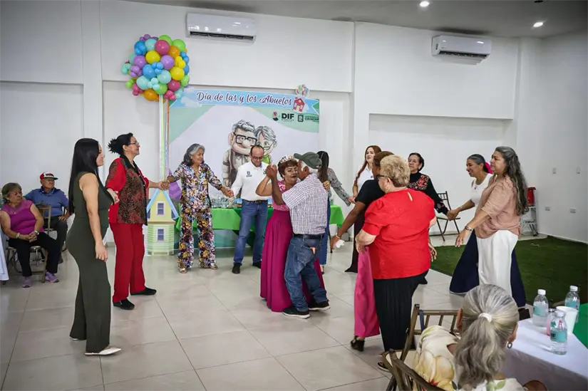 DIF lleva actividad a adultos mayores en el Día del Abuelo. Foto: Cortesía.