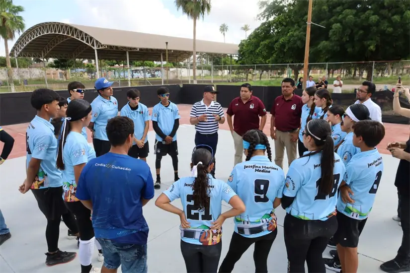 La inauguración reunió a familias, jugadores y entrenadores en un ambiente de convivencia y unidad deportiva.