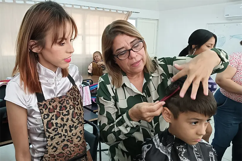 Laura Leticia Duarte López es instructora de belleza desde 2012, y recientemente estudió la licenciatura en Psicología.