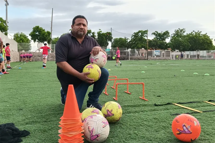 En el centro de la transformación del parque Nakayama está Meny Valenzuela, un promotor que demuestra que la pasión, cuando se comparte, puede cambiar el rumbo de una colonia entera.
