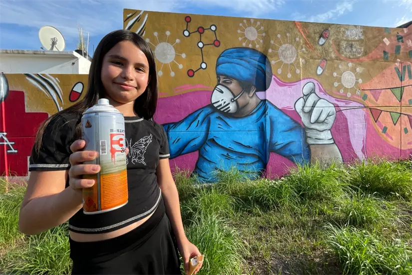 Frente a la plaza San Isidro, al sur de Culiacán, esta obra se erige como testimonio de que la colaboración vecinal, el arte y la participación ciudadana son cimientos sólidos.