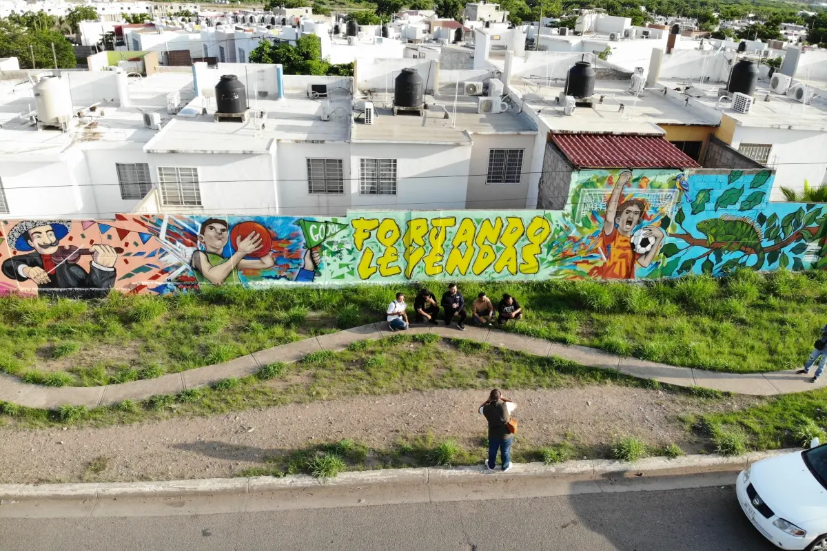 Vecinos y artistas locales de Culiacán celebran la develación del Mural por la Paz en Colinas del Bosque, símbolo de unión, cultura y esperanza comunitaria.